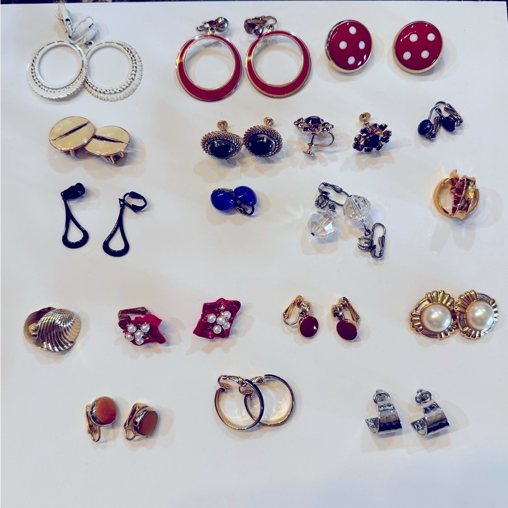 20 pairs screw‎ back or clip on earrings gold and silver tone and enamel